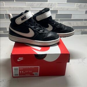 Kids Nike Court Borough Mid 2 black/white size 11c